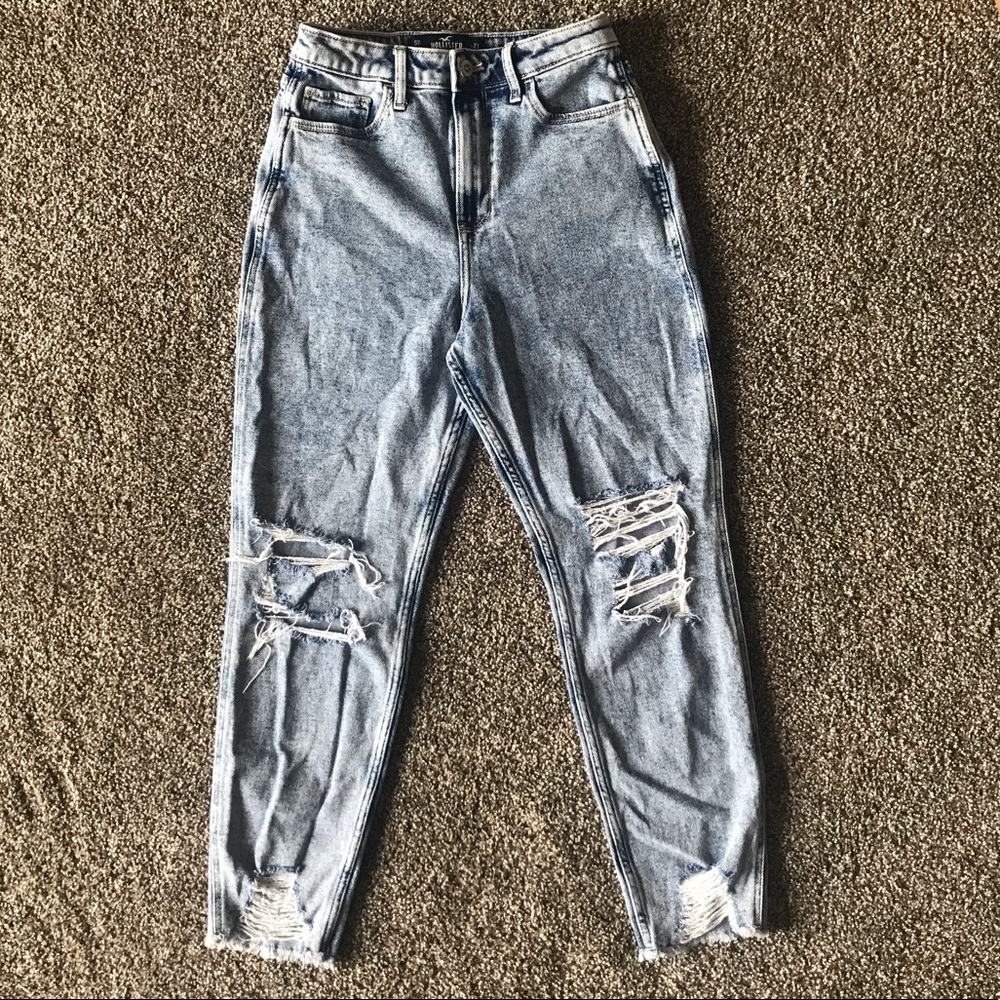 Hollister Ultra High-Rise Mom Jeans